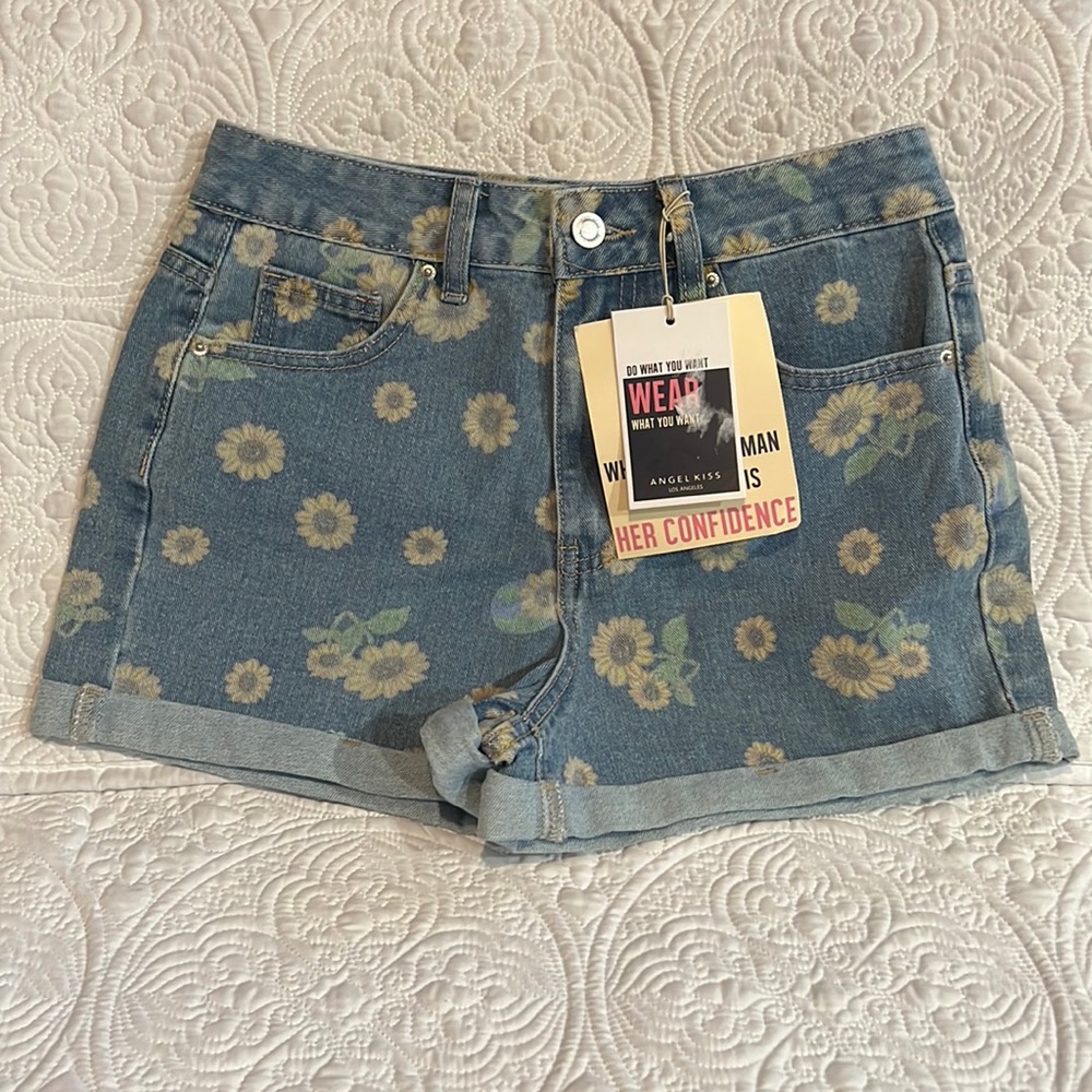 Angel Kiss‎ sunflower denim shorts, size 5/27, NWT